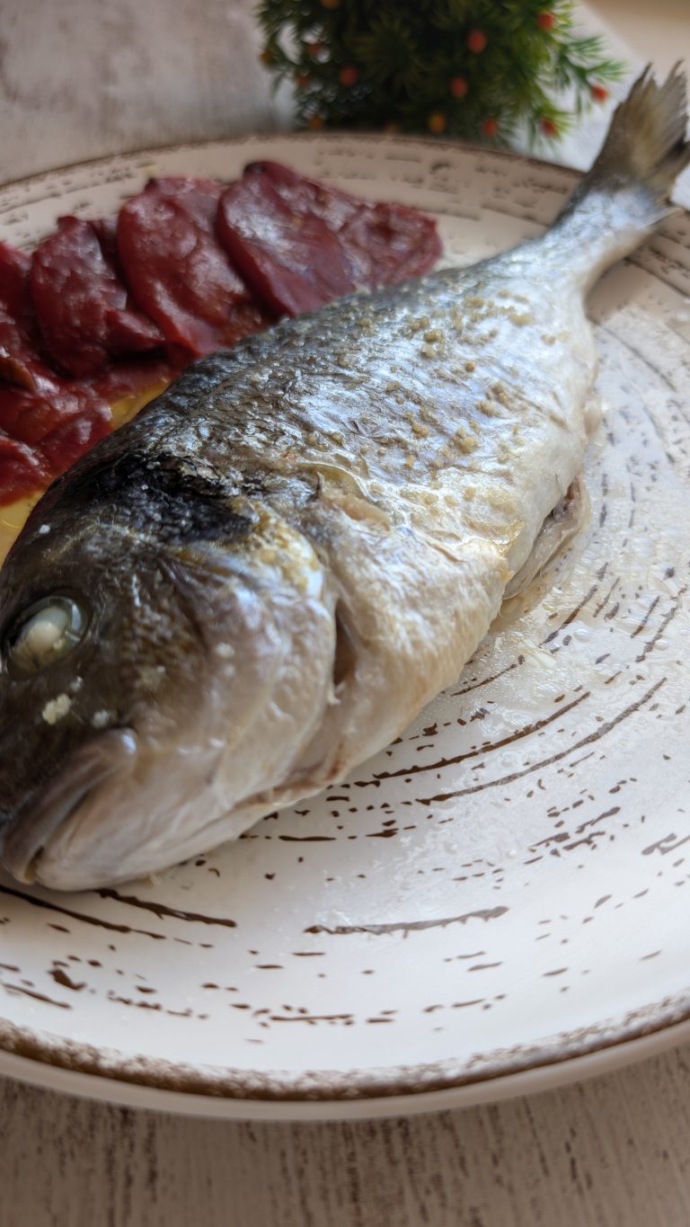 Dorada Al Horno Con Pimientos Del Piquillo
