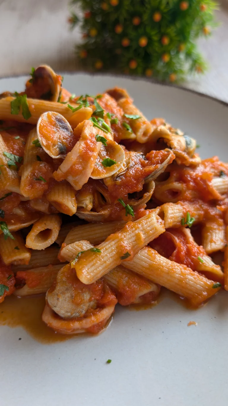Macarrones Con Calamares, Almejas y Mejillones
