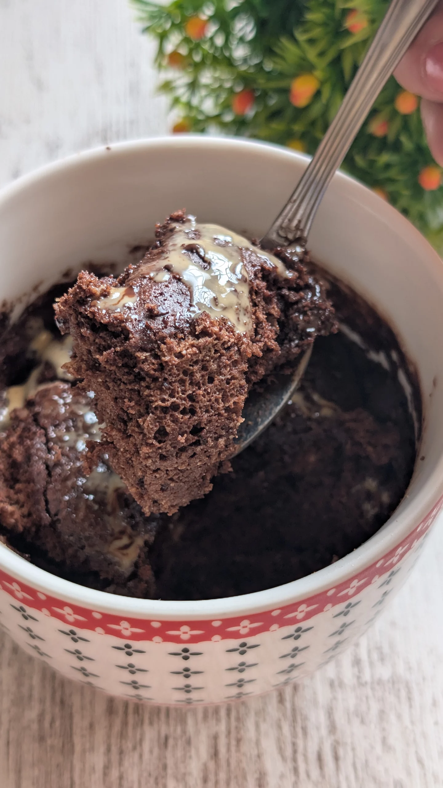 Huevos, harina de avena, harina de almendras, endulzante, vainilla, cacao