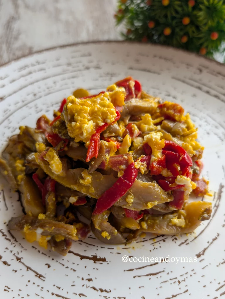 Revuelto de Setas y Pimientos del Piquillo