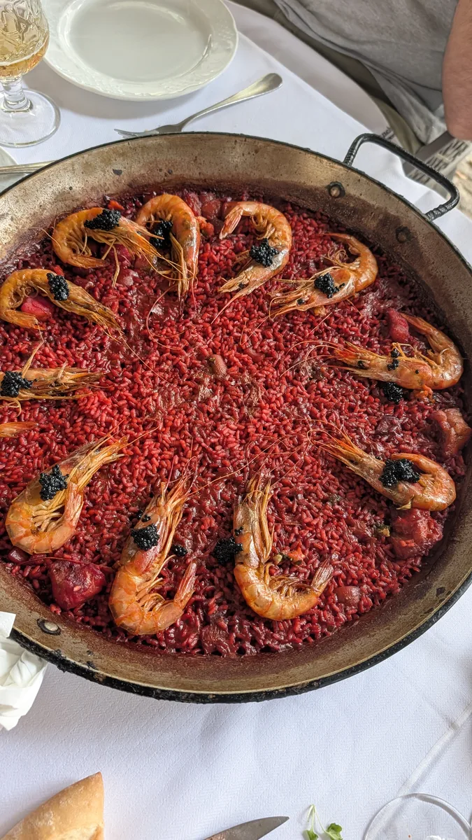 Arroz rojo de alistado con gambas en Casa Pepe Sanchis, Córdoba