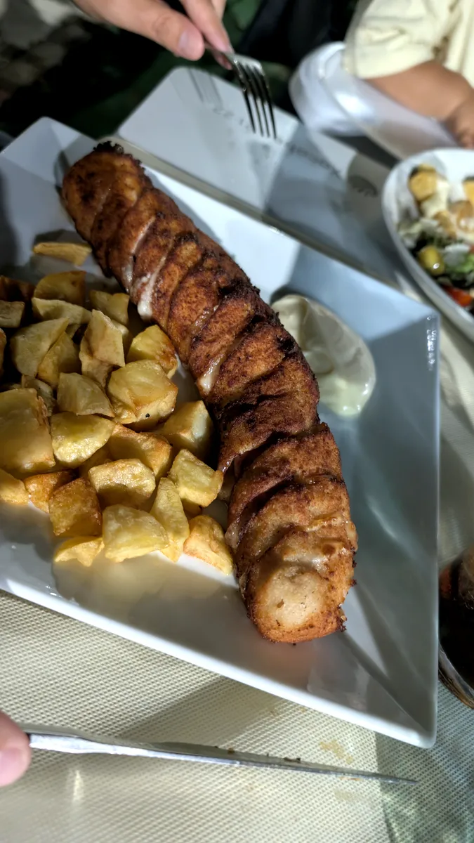 Flamenquín con patatas en el Restaurante Casa Nieto, La Carlota