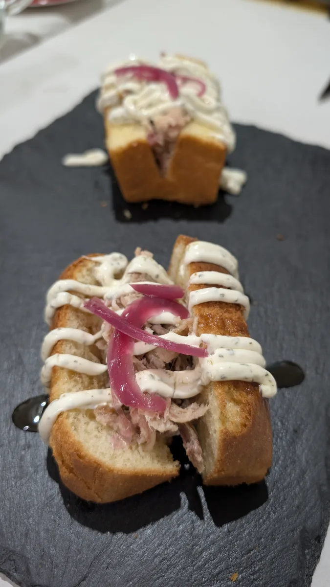 Pan brioche de pringa en el Restaurante El Carmen, La Carlota