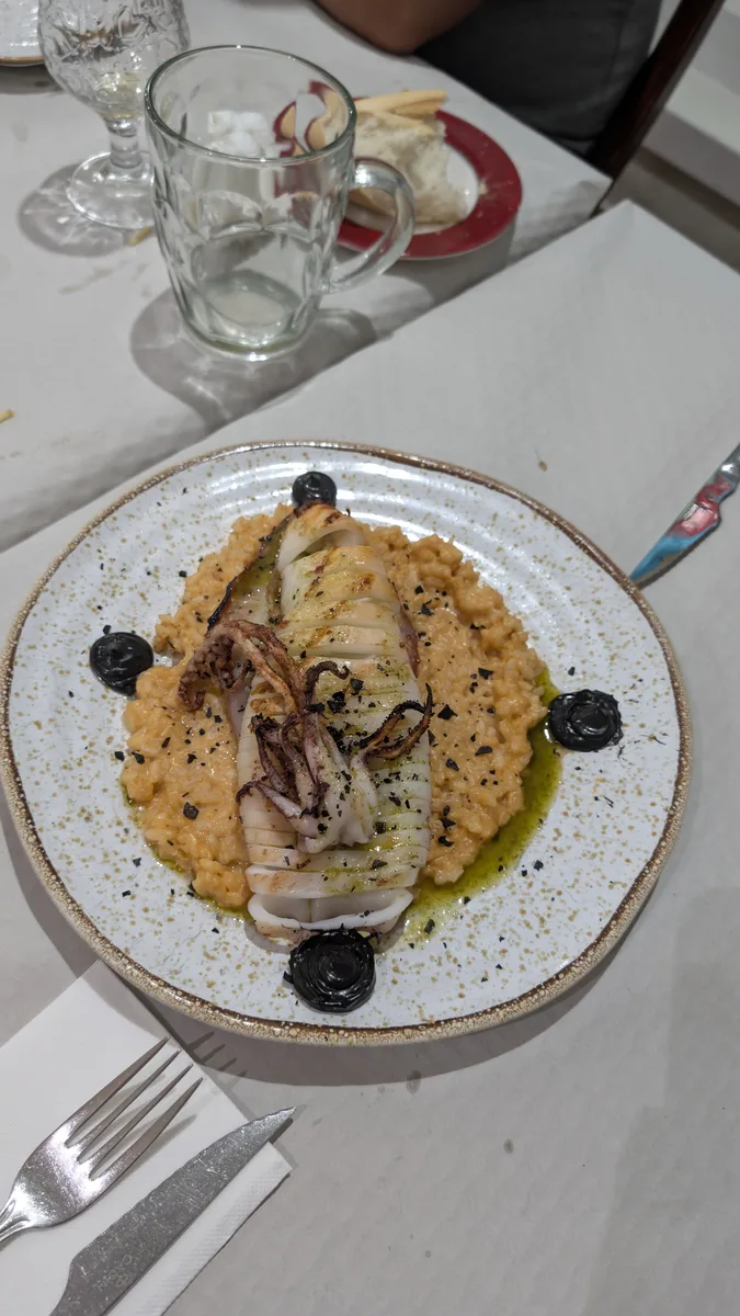 Calamar con risotto de ñoras en el Restaurante El Carmen, La Carlota