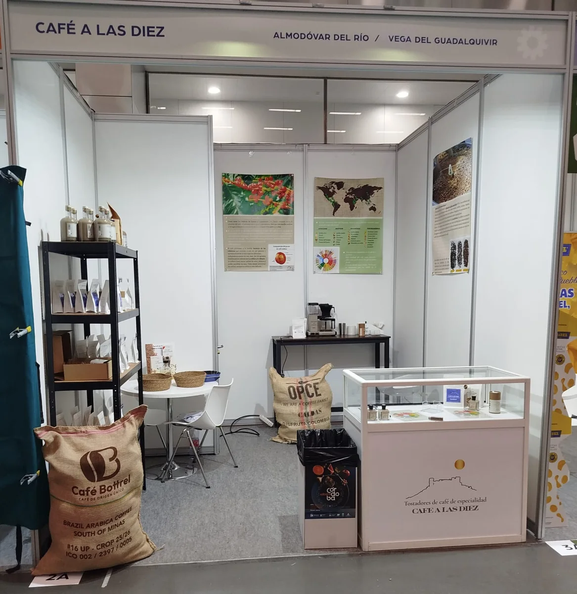 Stand de Café a las diez, tostadores de café de especialidad de Almodóvar del Río, en Sabor a Córdoba 2026