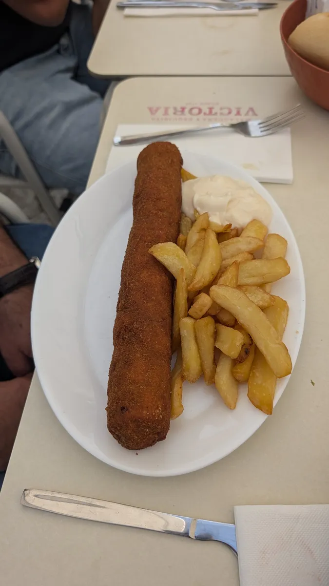 Flamenquín de ternera con foie y patatas en Taberna El Molino, La Carlota