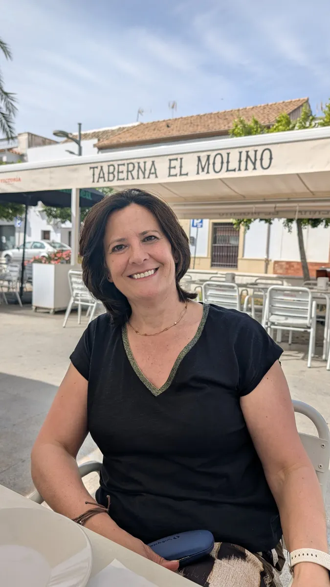 Paqui de Cocineando y Más en la terraza de Taberna El Molino, La Carlota