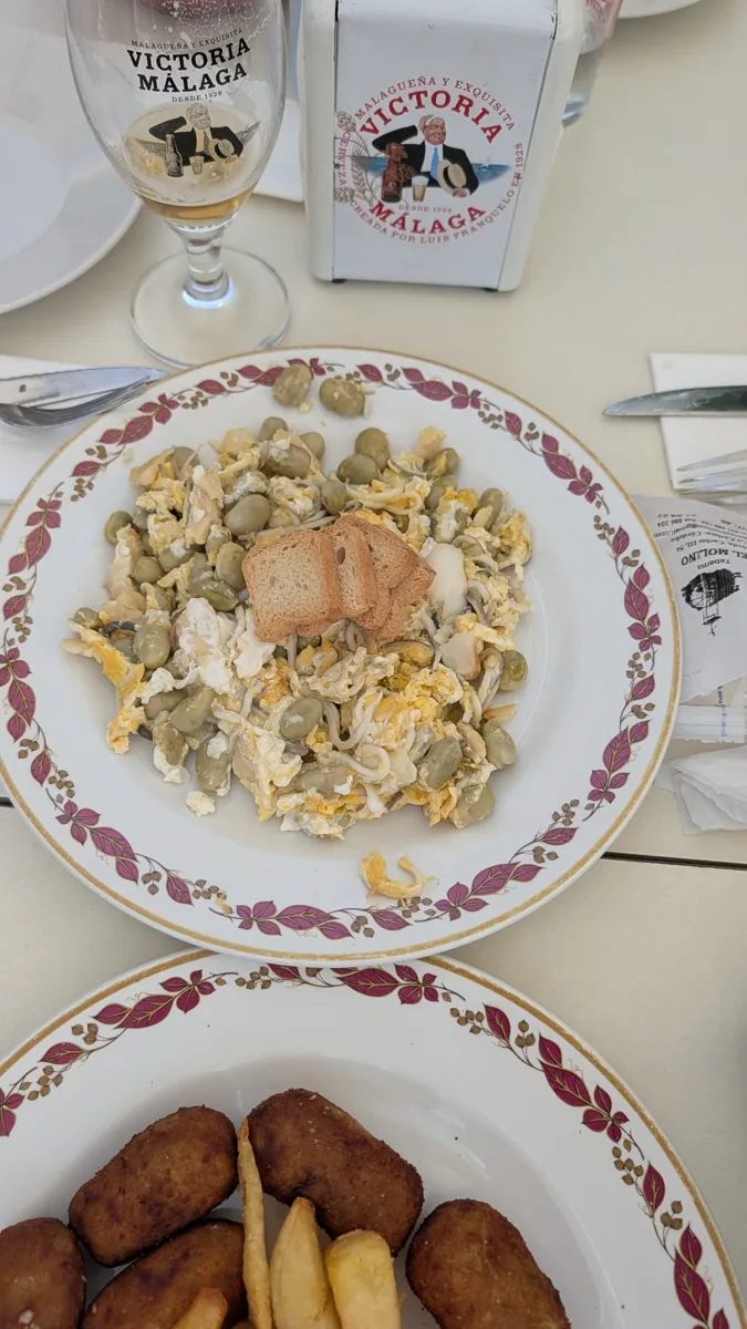 Revuelto de habitas y bacalao en Taberna El Molino, La Carlota